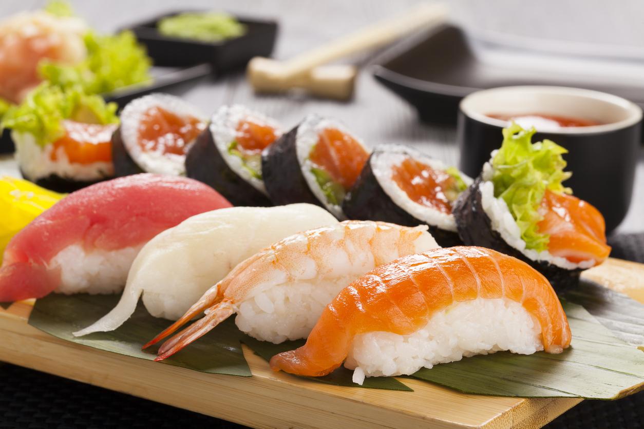 The Way You Eat Common Foods Will Reveal Whether You’re Shy or Outgoing sushi3