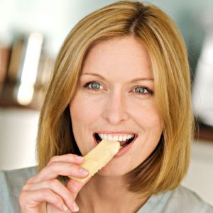The Way You Eat Common Foods Will Reveal Whether You’re Shy or Outgoing As a whole