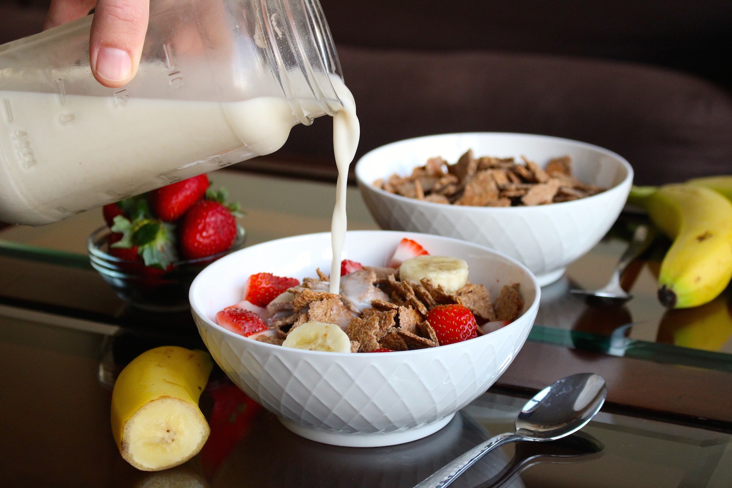 The Way You Eat Common Foods Will Reveal Whether You’re Shy or Outgoing Milk Cereal