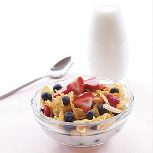 The Way You Eat Common Foods Will Reveal Whether You’re Shy or Outgoing With milk