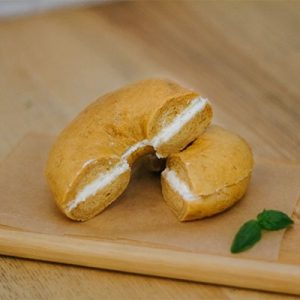 The Way You Eat Common Foods Will Reveal Whether You’re Shy or Outgoing With a spread