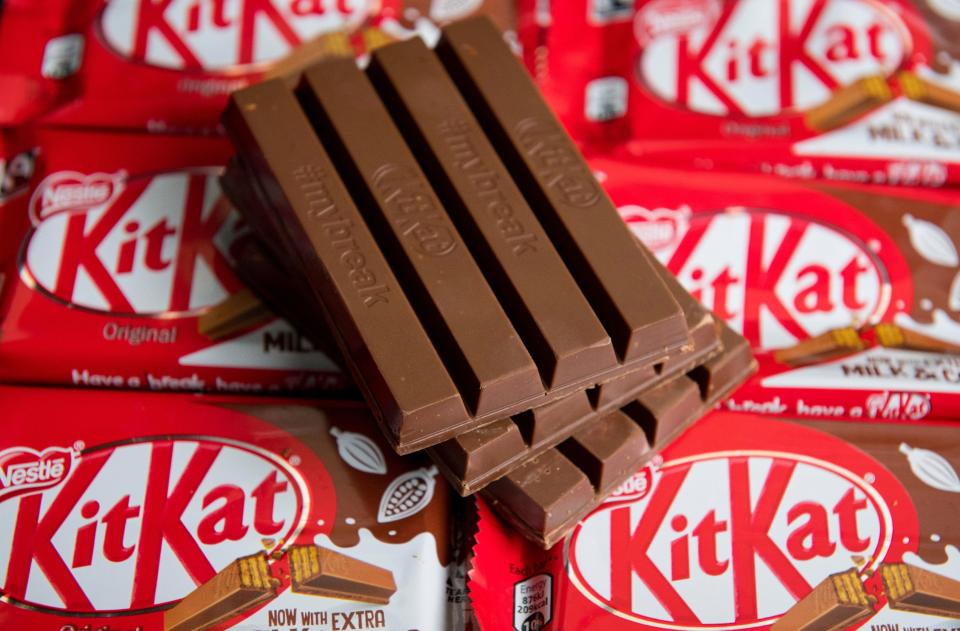The Way You Eat Common Foods Will Reveal Whether You’re Shy or Outgoing Kit Kat chocolate candy bar