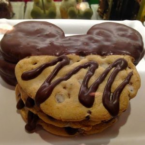 Spend a Day in Disneyland and We’ll Tell You Which Celeb You Are Going With Chocolate-Chip Cookie