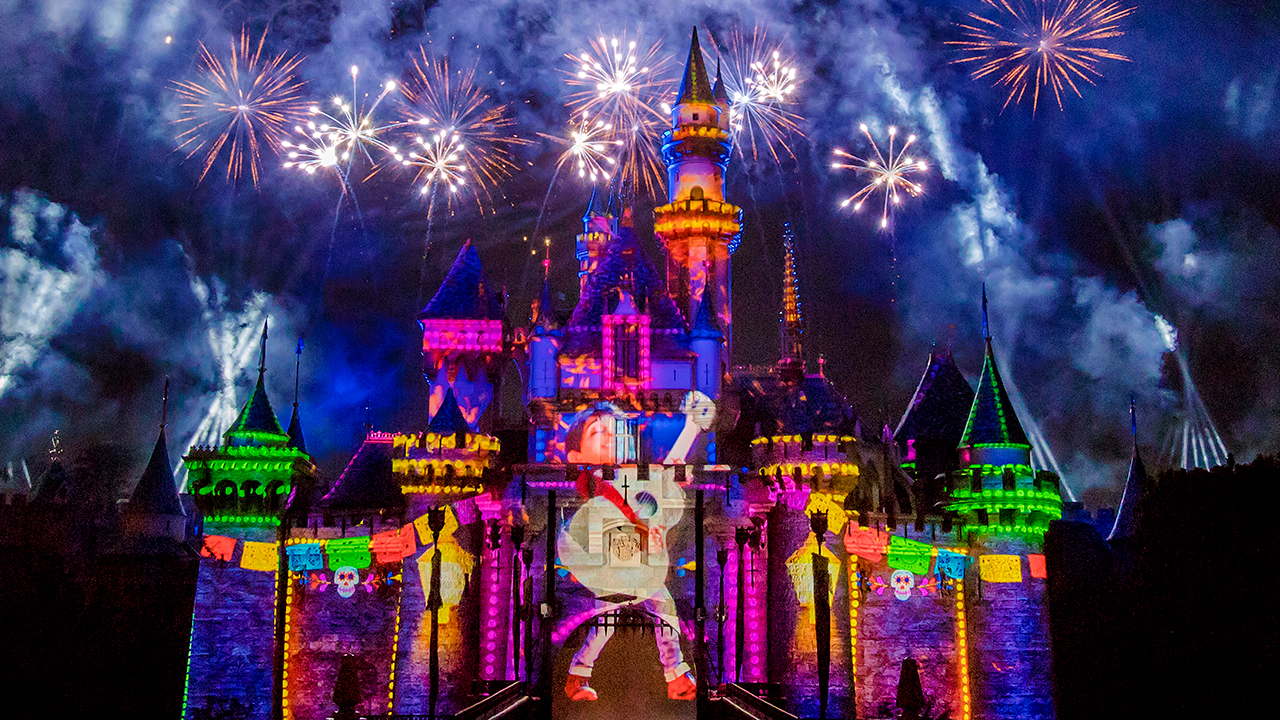 Spend a Day in Disneyland and We’ll Tell You Which Celeb You Are Going With 929
