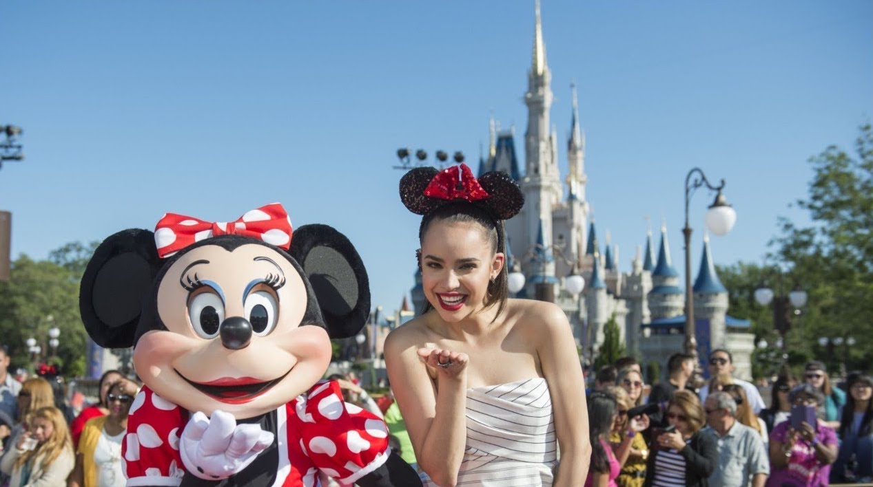 Spend a Day in Disneyland and We’ll Tell You Which Celeb You Are Going With 238