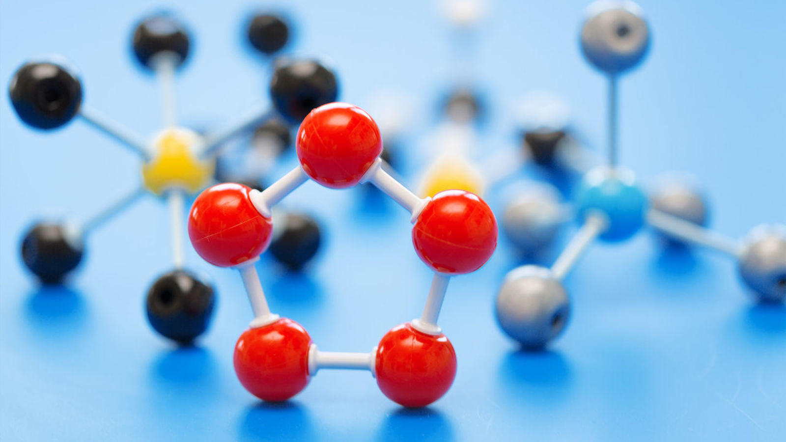 Half of the Population Can’t Pass This 🌍 Science Quiz With Flying Colors — Can You Do It? Molecules