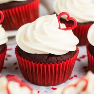 🐱 Choose Between Kittens and Desserts and We’ll Pay You a Compliment 🍰 Red velvet cupcake