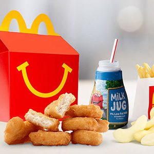🍔 Plan a Dinner Party With Only Fast Food and We’ll Reveal Your Exact Age McDonald\'s McNuggets Happy Meal