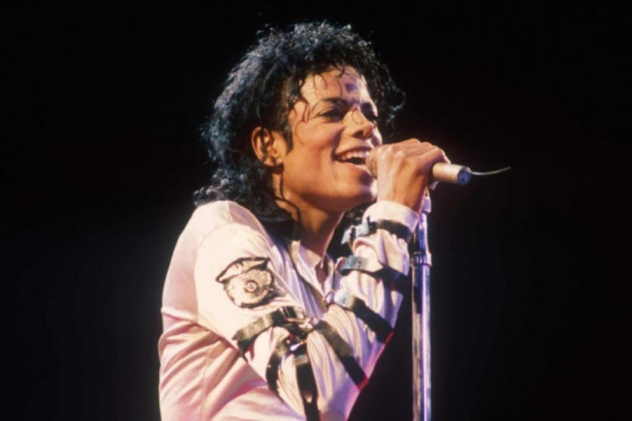 Michael Jackson singing pop music singer