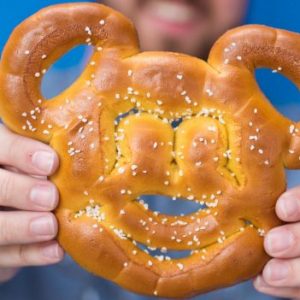 Which Disney Character Are You? Quiz Mickey pretzel