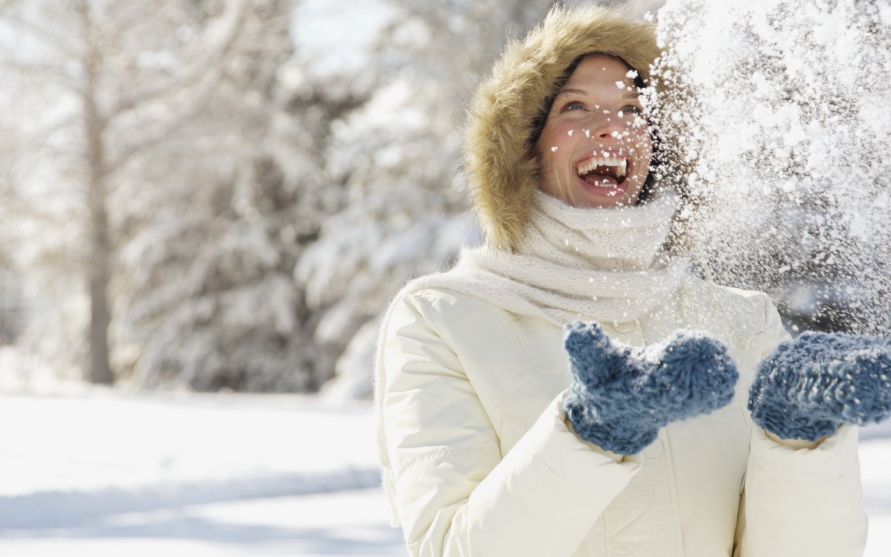 Can We Guess Your Age Based on This “Five Senses” Test? playing with snow