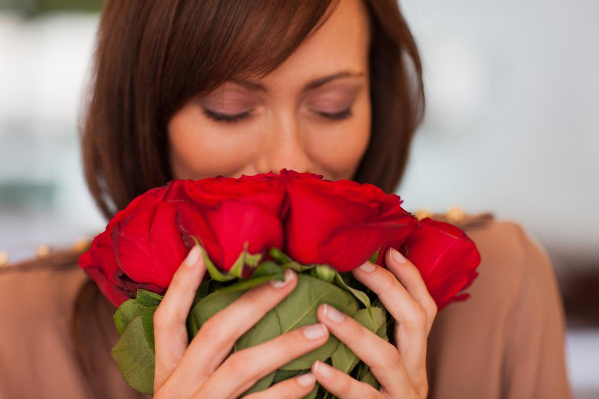 Can We Guess Your Age Based on This “Five Senses” Test? smelling the roses