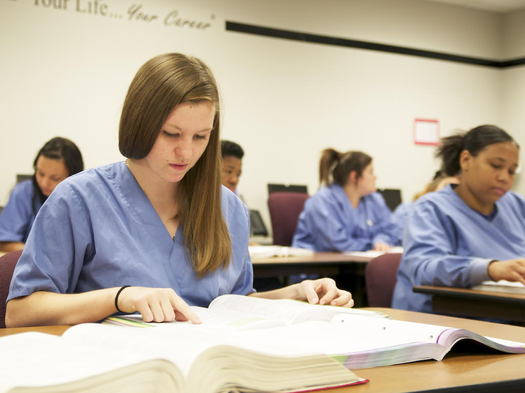 You’ve Got 15 Questions to Prove You’re More Knowledgeable Than the Average Person medical student studying