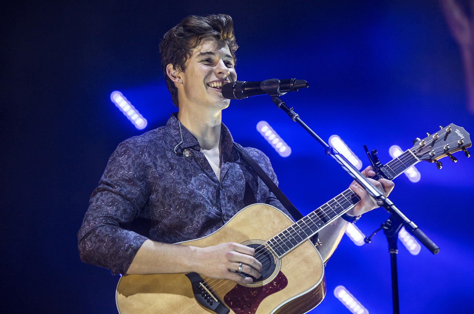 Build Your Dream Boyband and We’ll Reward You With a Hot Rock Star Boyfriend Shawn Mendes singer