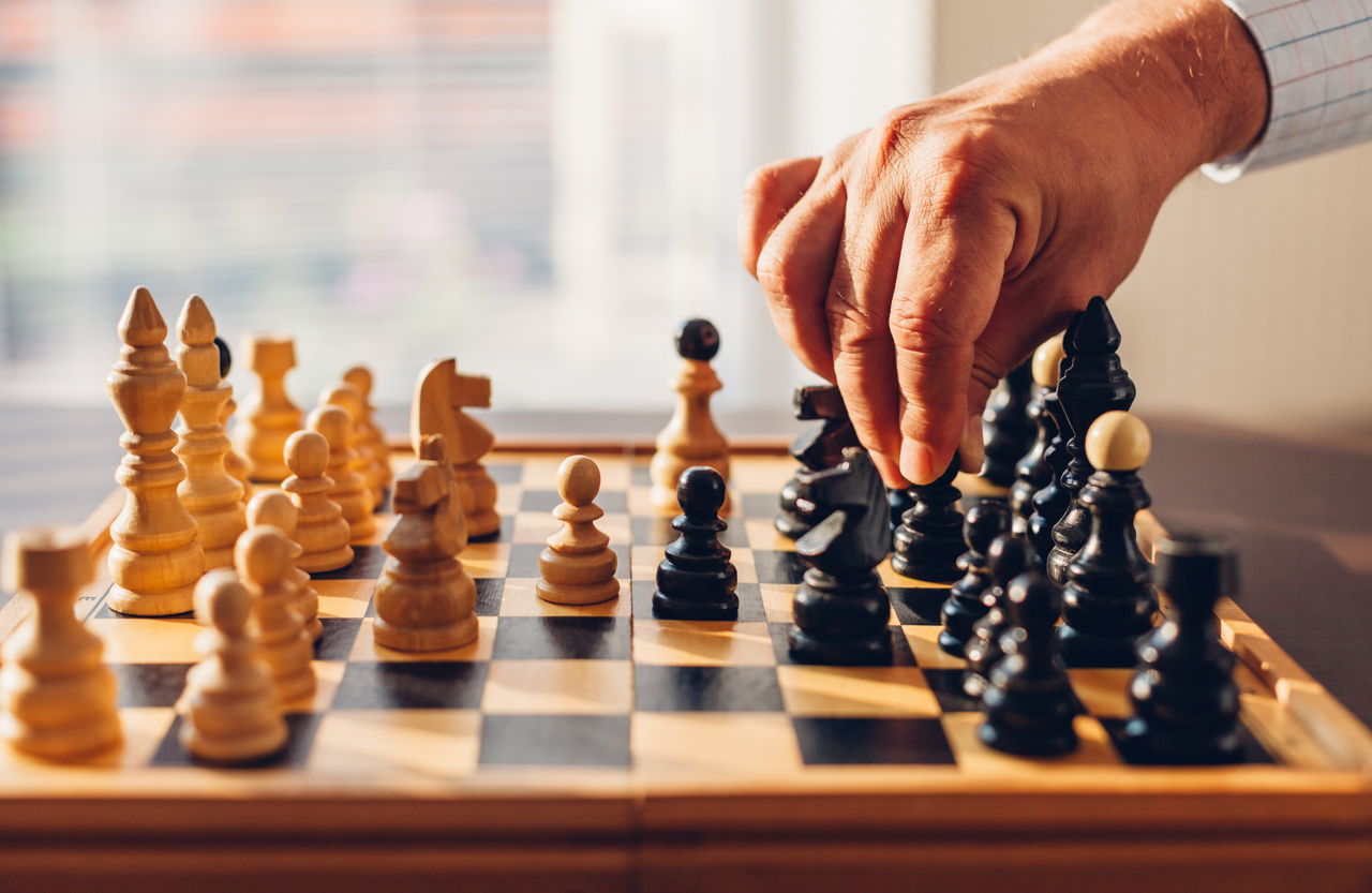 You’ll Only Pass This General Knowledge Quiz If You Know 10% Of Everything playing chess