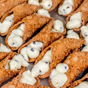 What Cake Am I? Cannoli