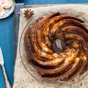 What Cake Am I? Apple-cinnamon bundt cake
