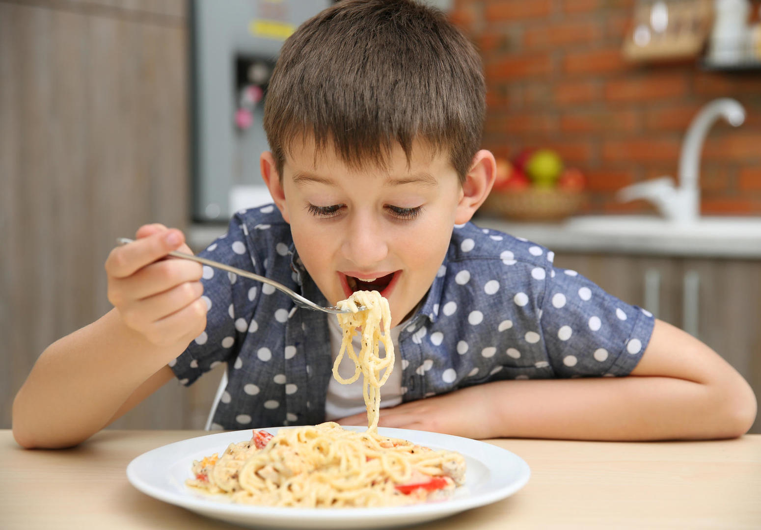 90% Of People Will Fail This Tricky General Knowledge Test. Will You? kid eating pasta