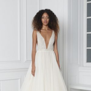 Design A Wedding Dress & We'll Predict Who You'll Marry Quiz V-neck