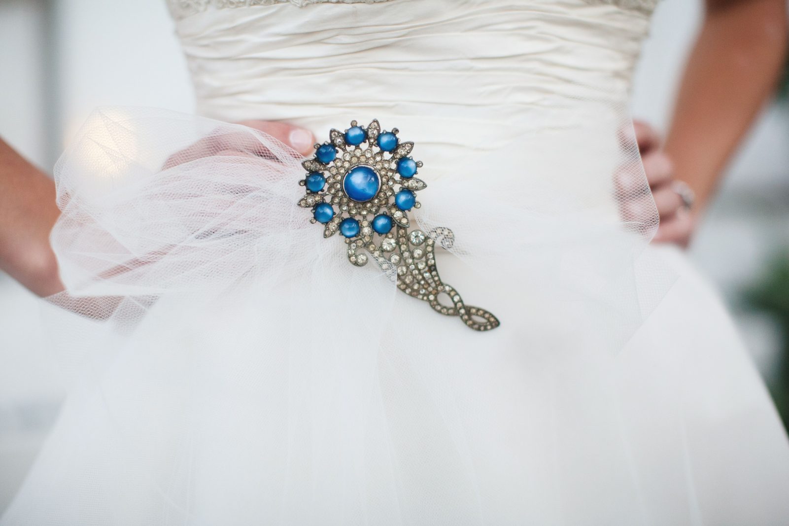 👰 Design a Wedding Dress and We’ll Predict Who You’ll Marry brooch wedding gown