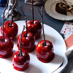 👰🏼 Can We Guess When You’ll Get Married Based on the Foods You Choose? Candy apple