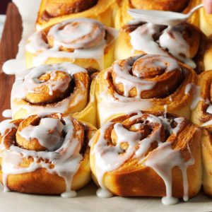 🧁 Pick Some Desserts and We’ll Reveal the Age You’ll Have Your First Kid 👶 Cinnamon roll