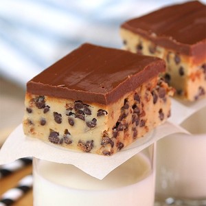 🍰 Your Dessert Choices Will Reveal Which Decade You Actually Belong in Chocolate chip cookie dough bars