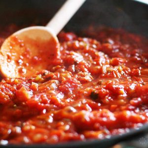 🍔 Make a Burger and We’ll Know If You’re an Introvert or Extrovert Tomato Sauce