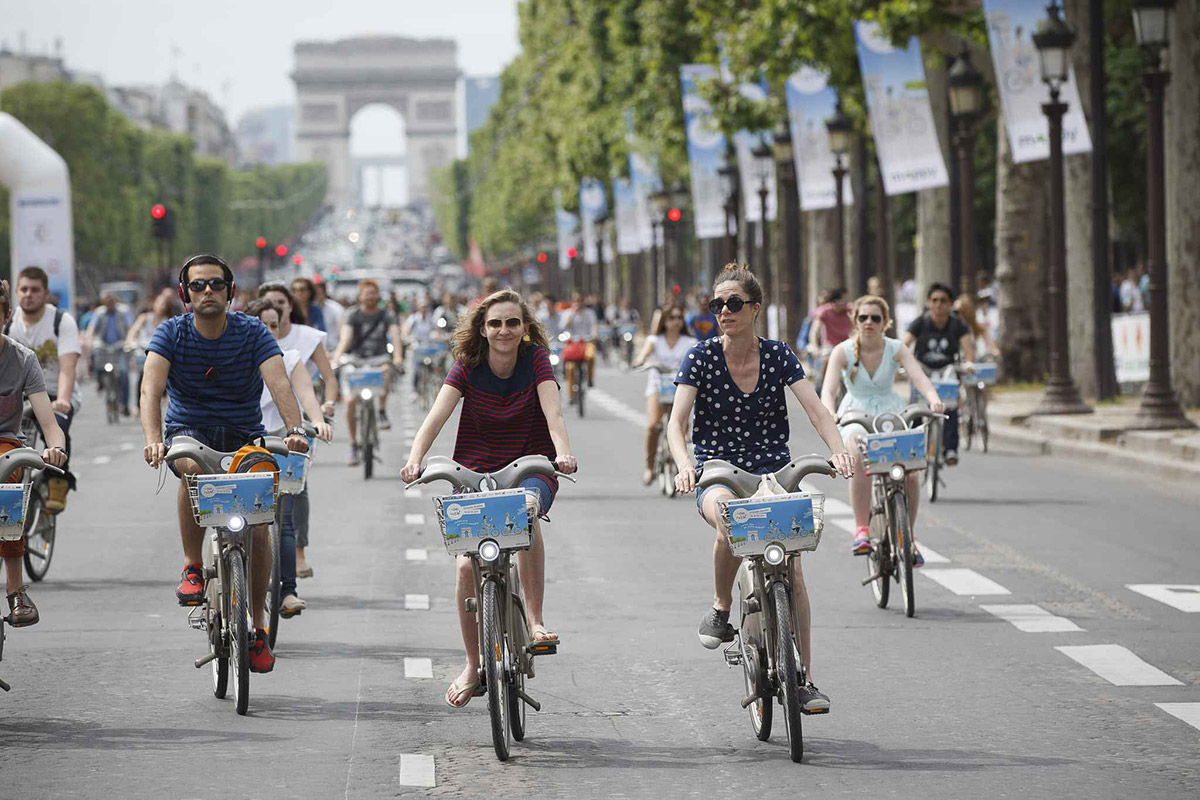 Can You Spend a Weekend in Paris With Just $500? cycling around paris