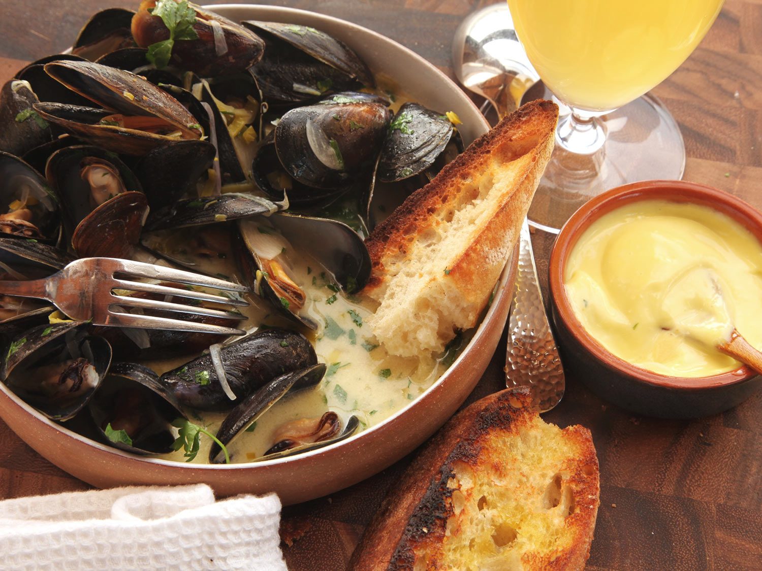 Can You Spend a Weekend in Paris With Just $500? moules marinières