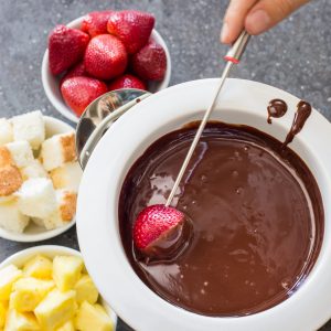 🧁 Pick Some Desserts and We’ll Reveal the Age You’ll Have Your First Kid 👶 Chocolate fondue