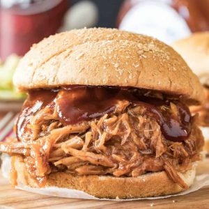 🍔 Build a Luxury Burger and We’ll Guess How Old You Are With 100% Accuracy Pulled pork