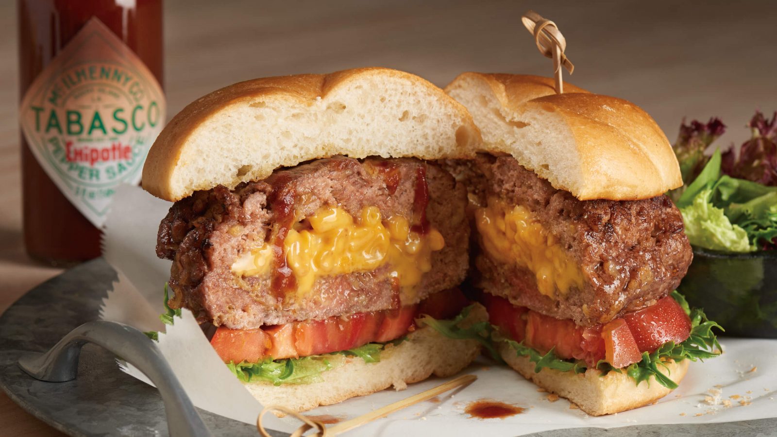 🍔 Build a Luxury Burger and We’ll Guess How Old You Are With 100% Accuracy mac and cheese stuffed burger