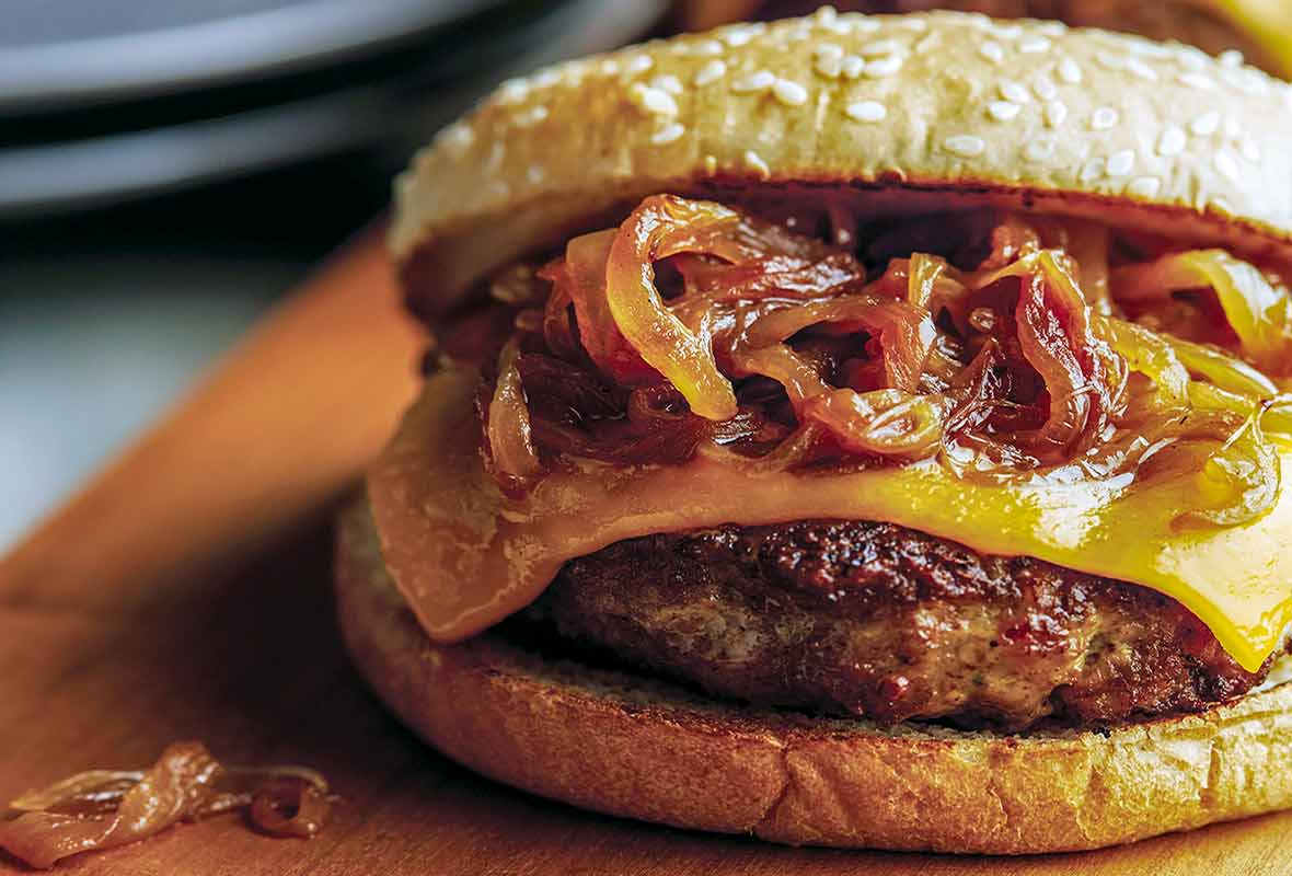 🍔 Build a Luxury Burger and We’ll Guess How Old You Are With 100% Accuracy Caramelised onions on burger