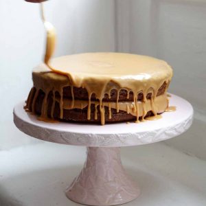 🍰 We Know Whether You’re an Introvert, Extrovert, Or Ambivert Based on Your Cake Opinions Caramel cake