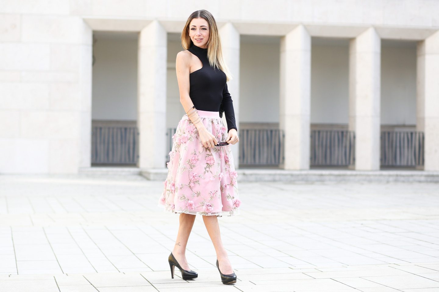 Put Together an All-Pink Outfit and We’ll Give You a New Hairstyle Pink floral skirt