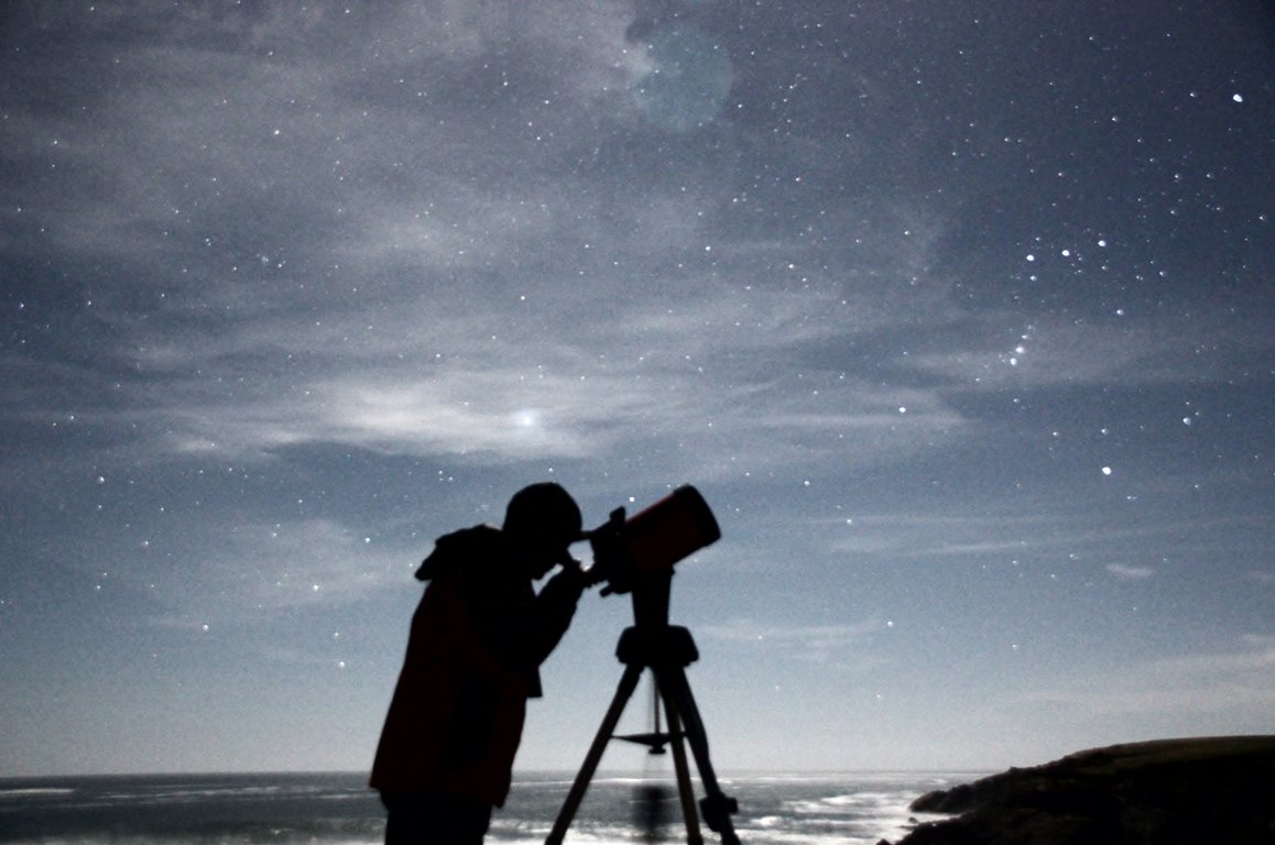Can You Correctly Answer 15 Random General Knowledge Questions? 1 person looking through telescope