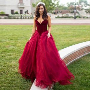 Choose a Rainbow of Prom Dresses and We’ll Guess Your Generation and Zodiac Sign 