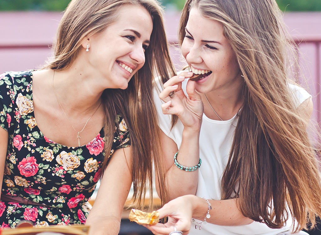Everyone Has a Meal That Matches Their Personality — Here’s Yours Teenager Friends Eating Snacks