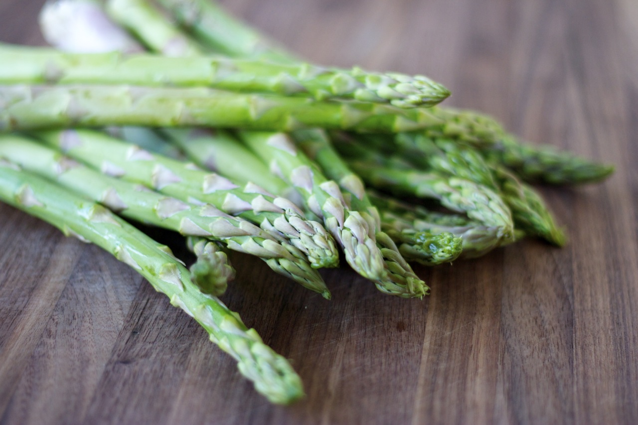 🍆 Do You Actually Know How These Foods Grow? asparagus