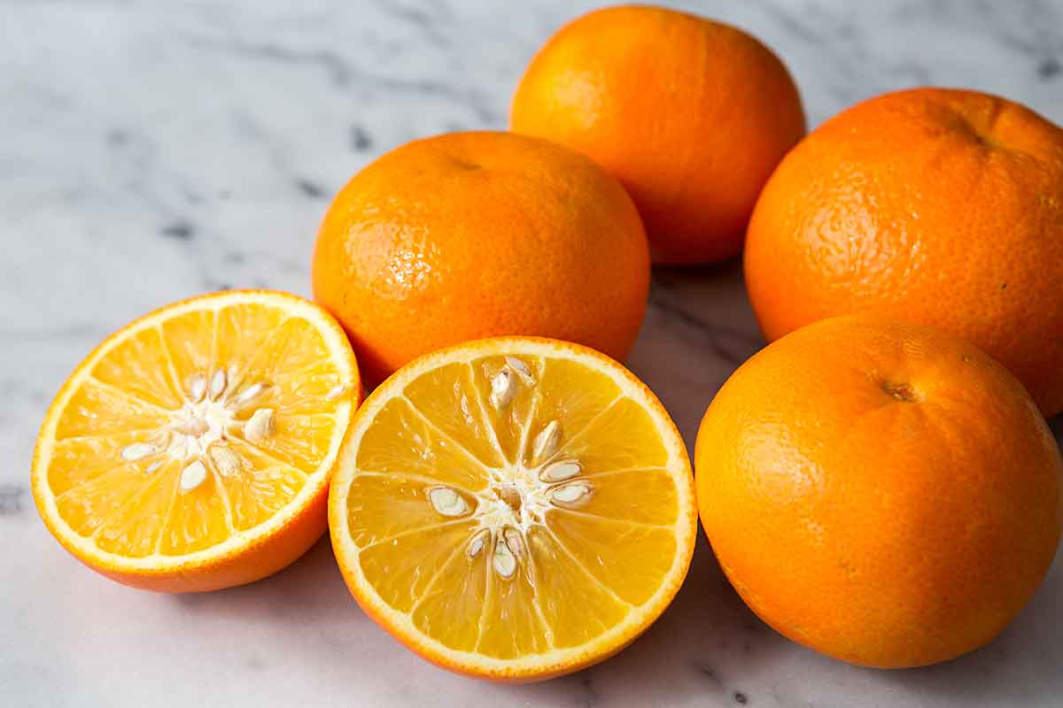 I’m Extremely Curious If You’d Rather 🥧 Eat or 🍹 Drink These Foods Oranges