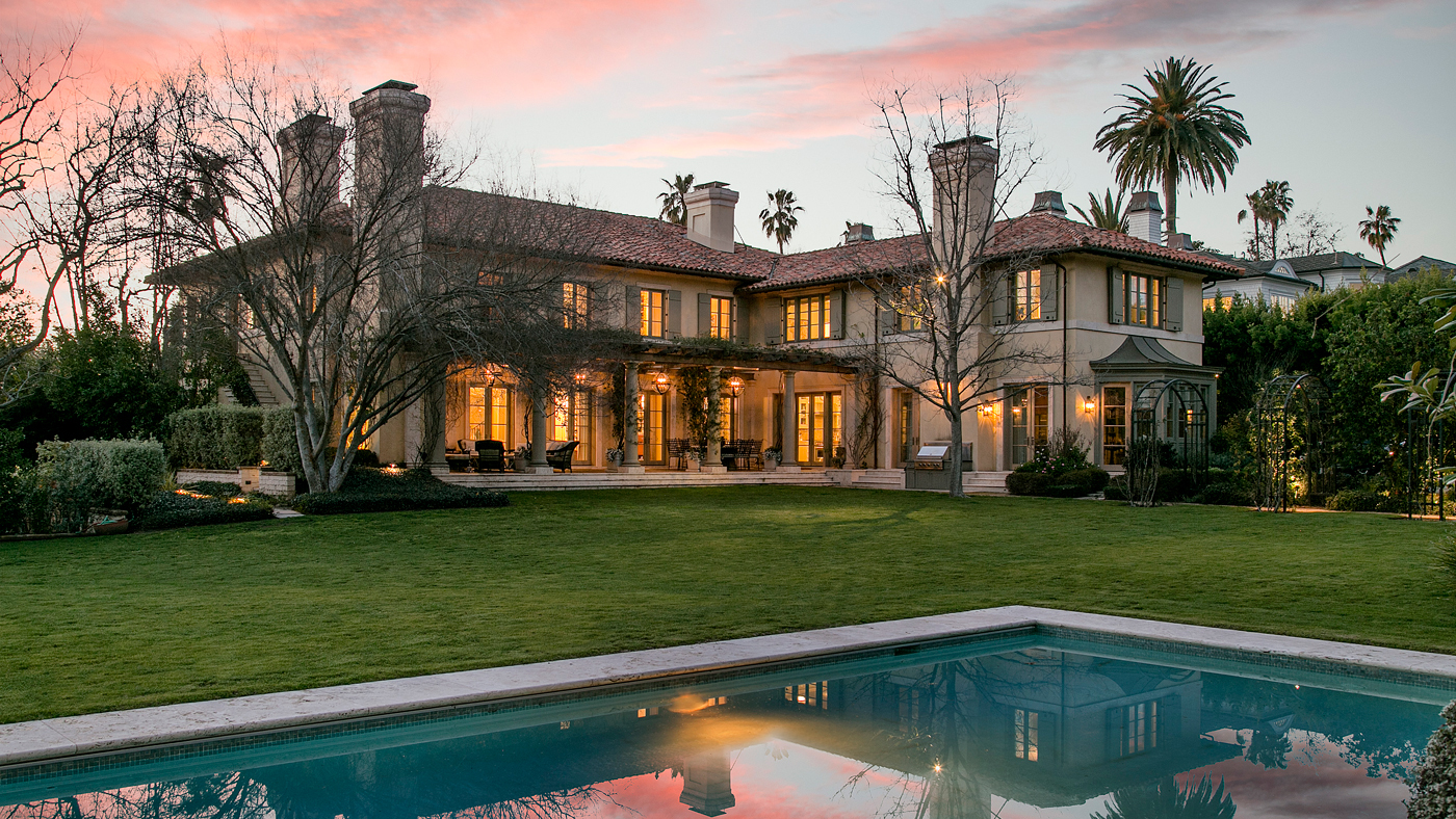 Which Famous Person Are You? 7 celebrity mansion