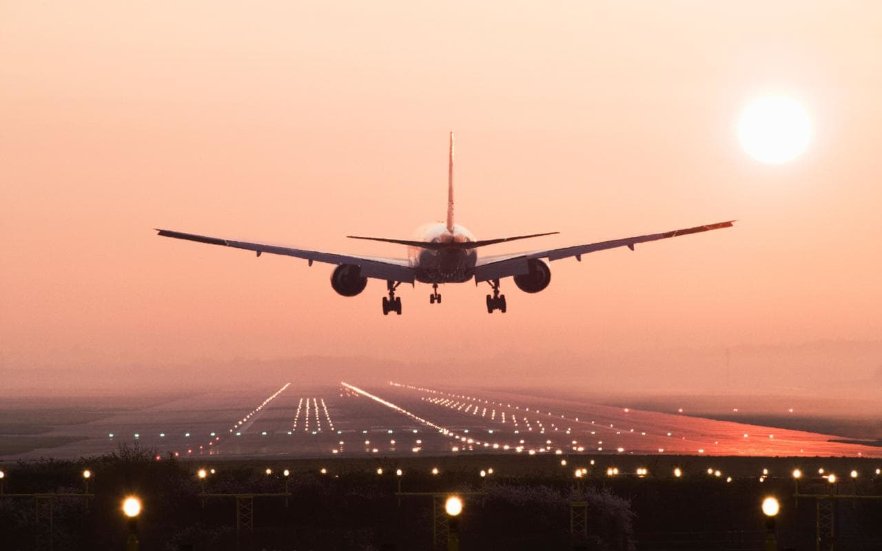 Can You Get Through This Quiz Without Getting Tricked? plane landing