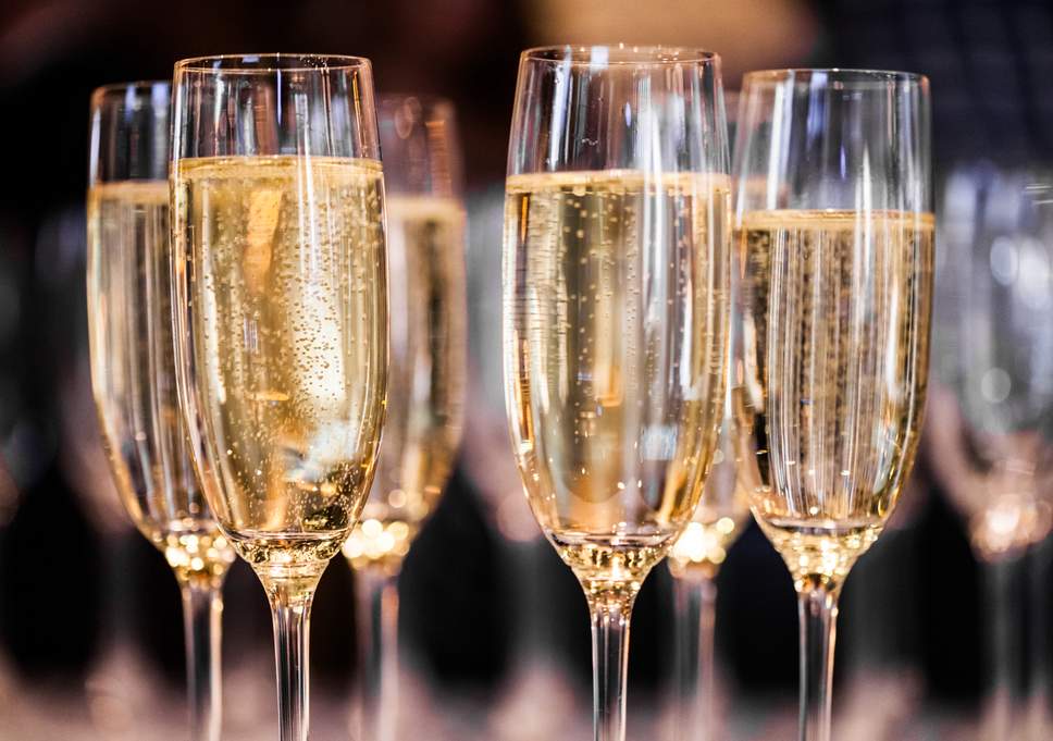 🍽 Eat a Fancy Meal and We’ll Tell You How Grown-Up You Are 1 champagne
