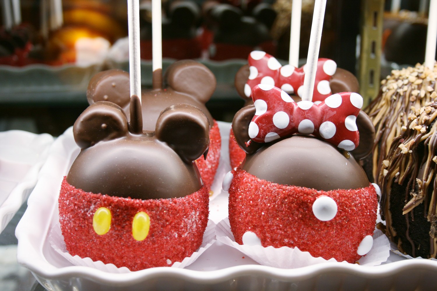 Eat Your Way Through Disney World and We’ll Tell You If You’ll Become a Billionaire 3 Mickey Candy Apple disney