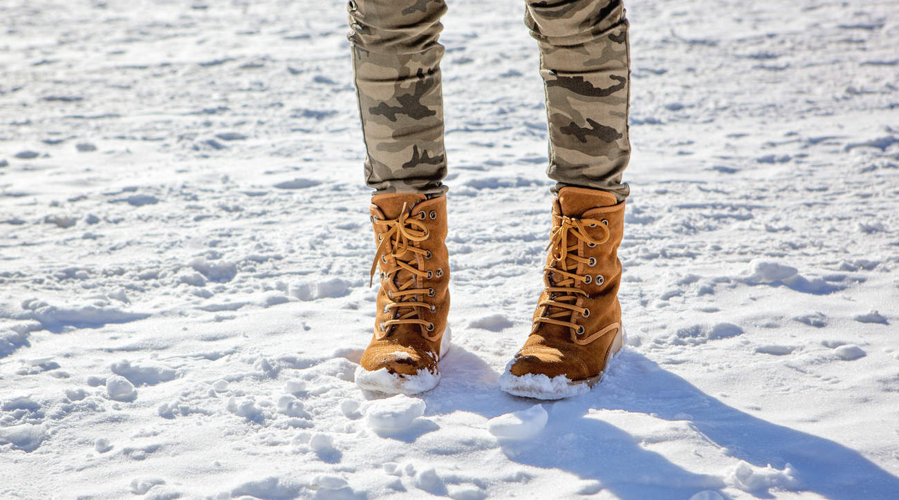❄️ Pick a Warm Outfit for Winter and We’ll Guess Your Age and Height boots in snow