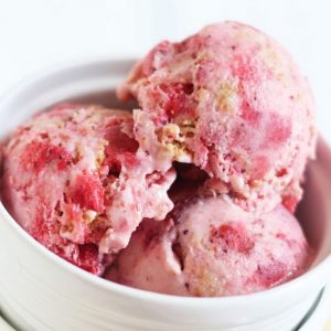 🍨 What Ice Cream Flavor Are You? Create a Giant Sundae to Find Out Strawberry cheesecake