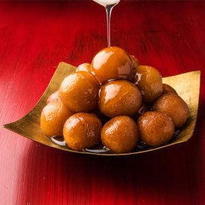 🍰 Don’t Freak Out, But We Can Guess Your Eye Color Based on the Desserts You Eat Indian gulab jamun