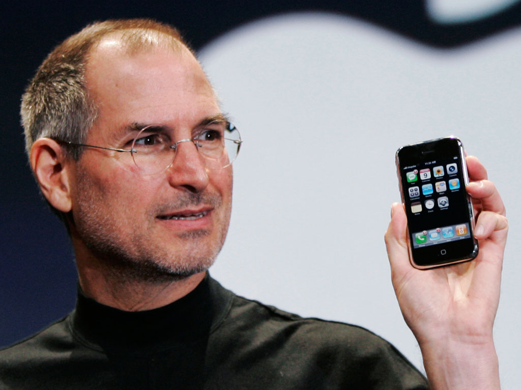 All Answers to This Trivia Quiz Are Numbers – Can You Get at Least 15/20? Steve Jobs holding iphone