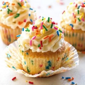 Choose Between Kids Desserts and Grown-Up Versions and We’ll Reveal If You’re Ruled by Your Head or Your Heart Funfetti cupcakes